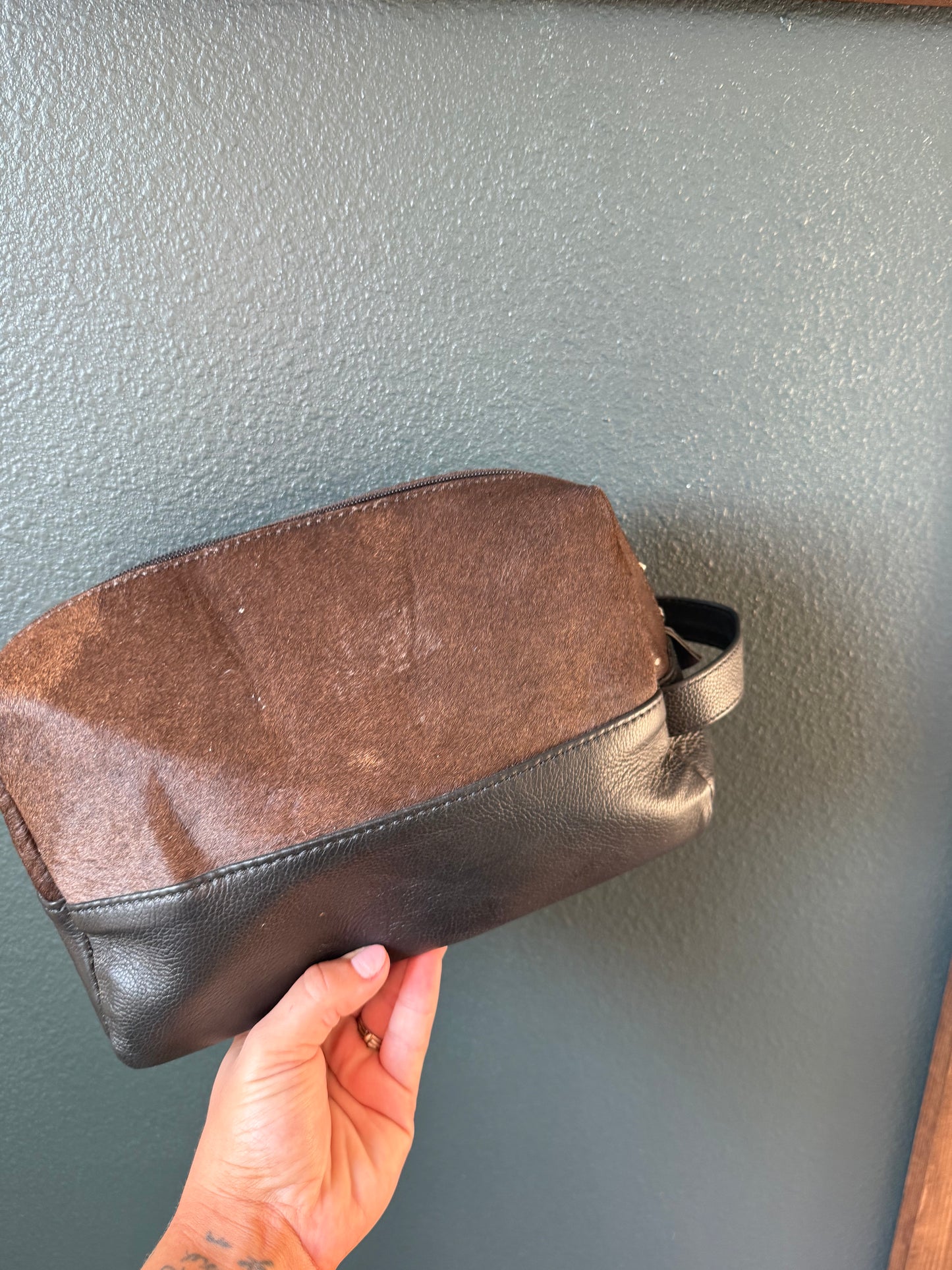 Cowhide & Leather Mens Toiletry Bag